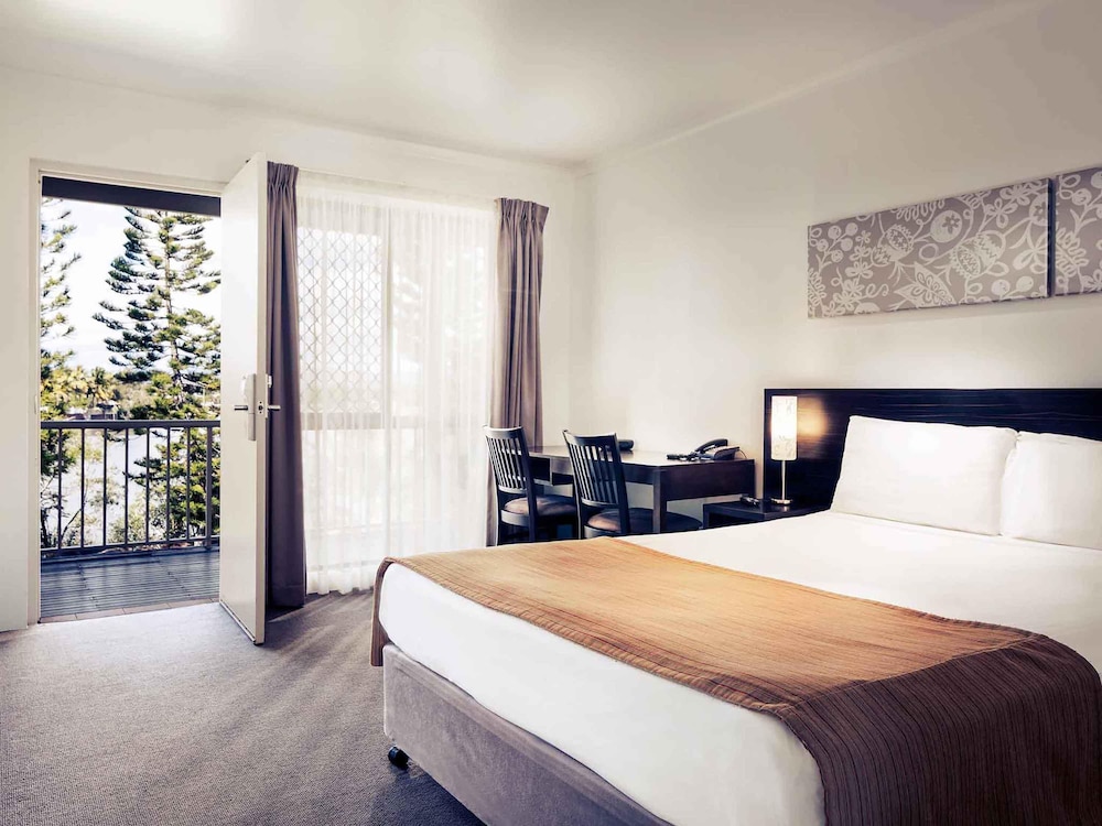 STANDARD, QUEEN BED