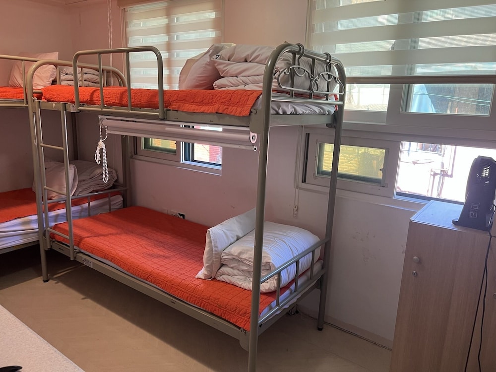 Hostel Korea 12/48