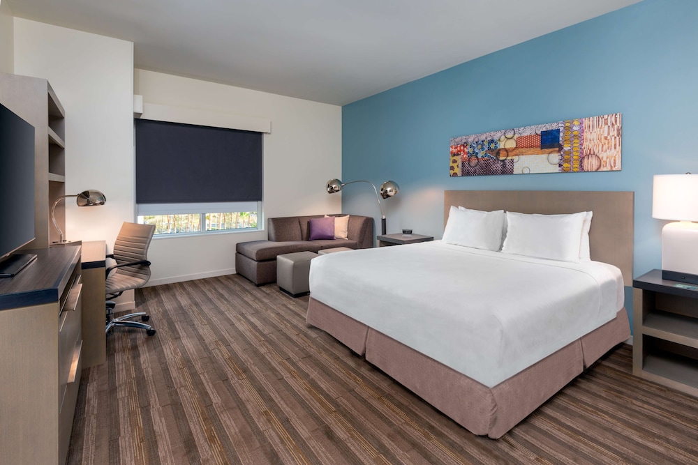ROOM, KING BED, DEN, ACCESSIBLE