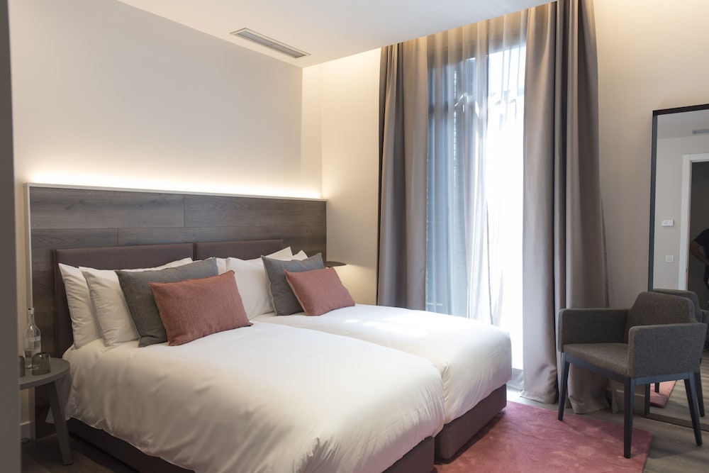 CASAGRAND LUXURY SUITES 13/76