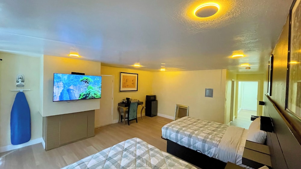 Beach Motel 24/31