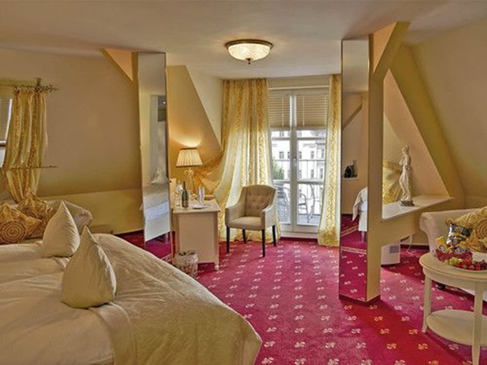 HOTEL AUGUSTA 26/50