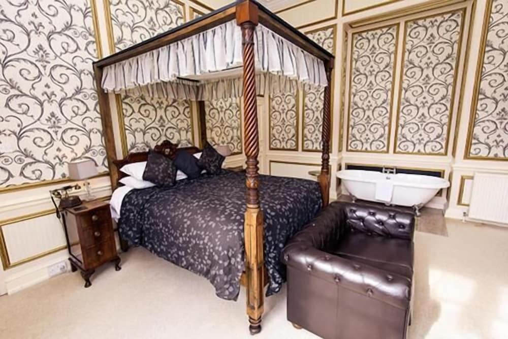 The Old Lodge 20/50