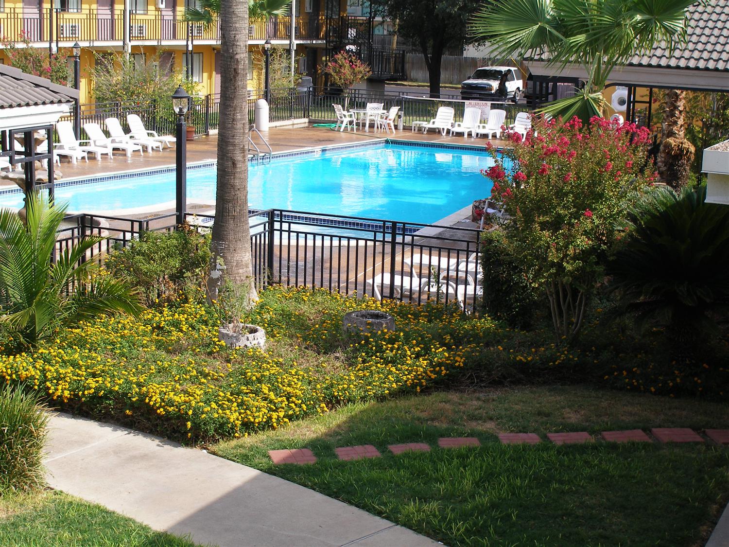 Americas Best Value Inn Laredo 34/34