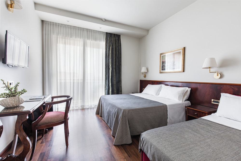ROOM, TRIPLE, BALCONY