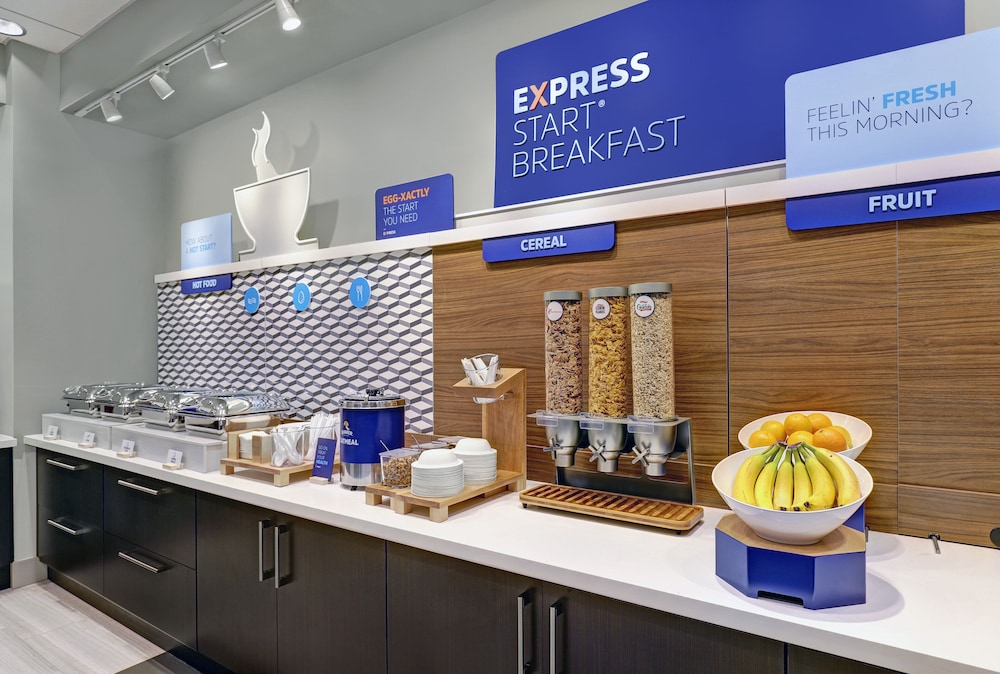 Holiday Inn Express Kingston West 43/60