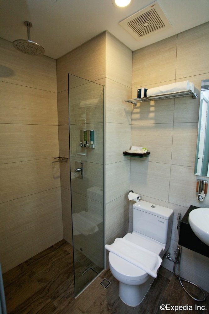 J8 Hotel 60/65