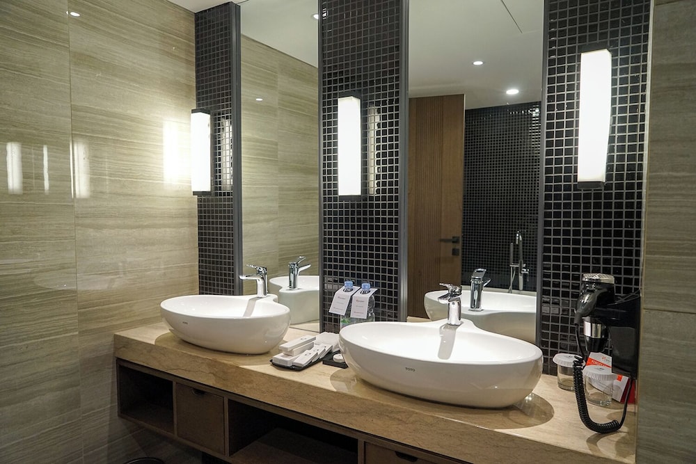 Swiss-Belhotel Airport Yogyakarta 63/68
