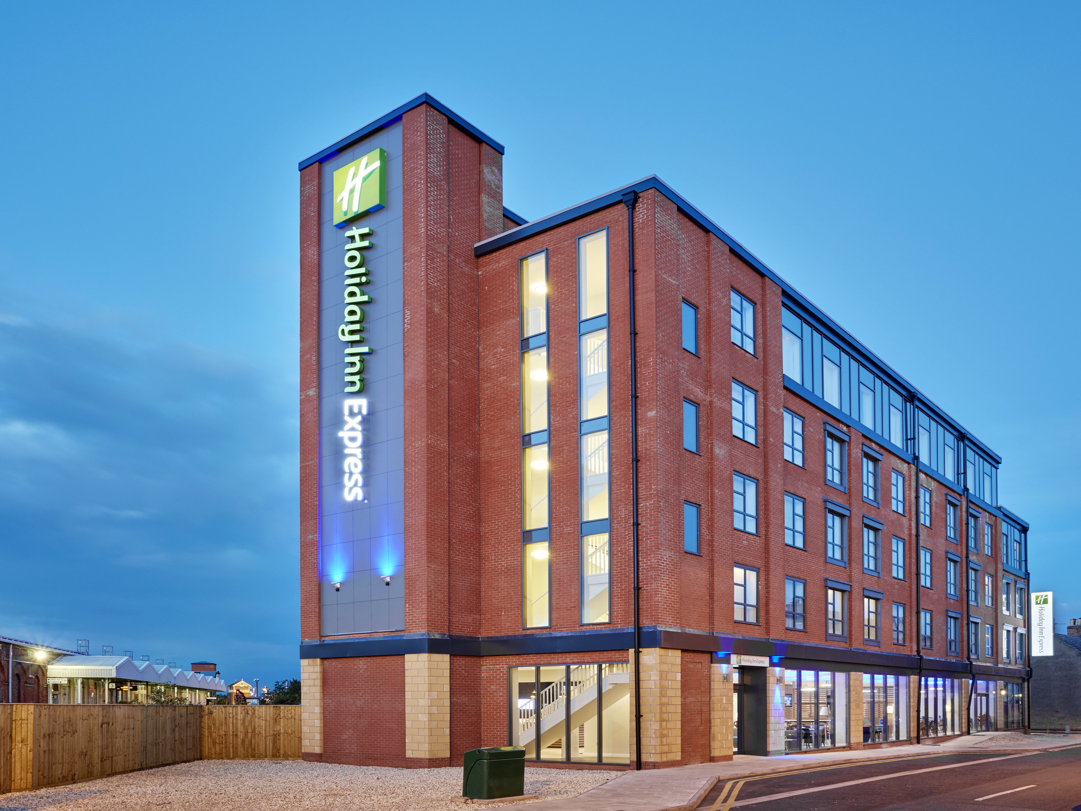HOLIDAY INN EXPRESS GRIMSBY 6/35