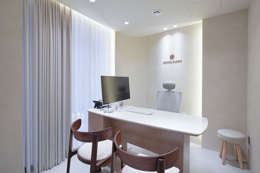 UH Suite The Coex 43/50