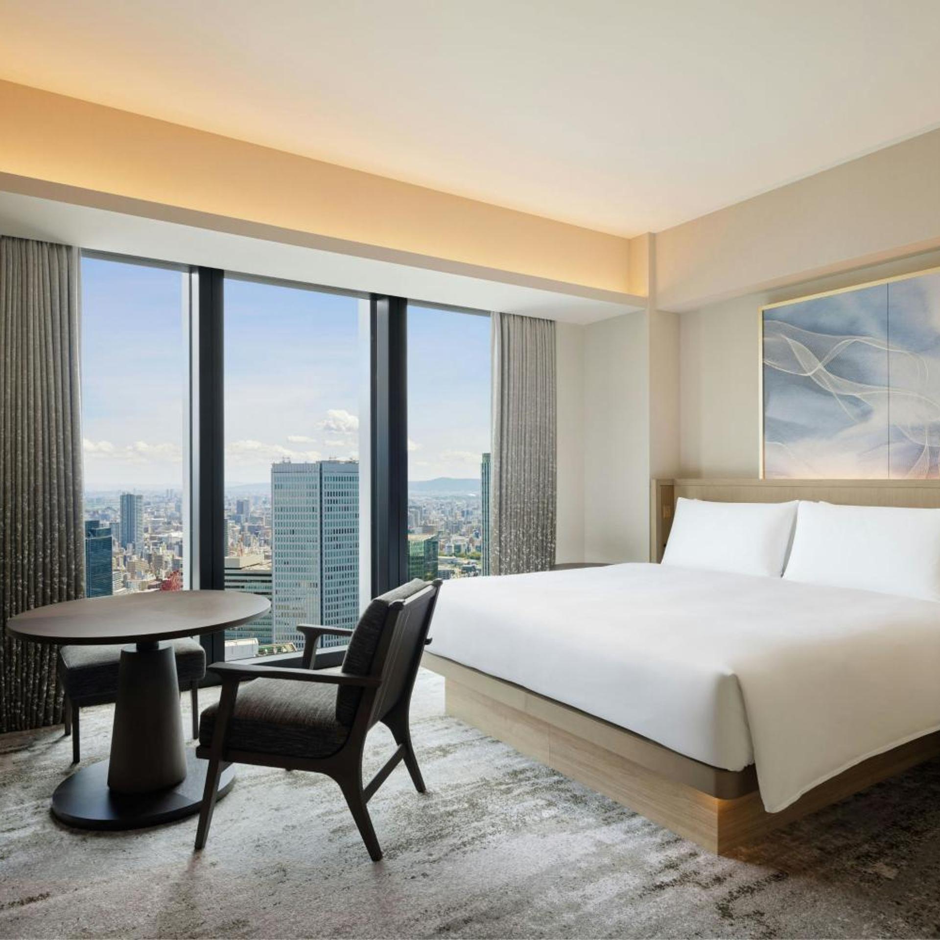 Specialty, Allure, King Bed, City View, Top Floor