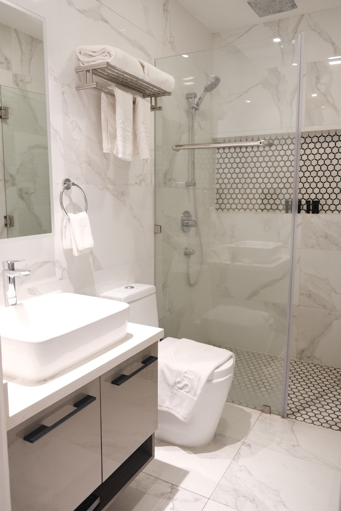 Stonehill Suites 21/65