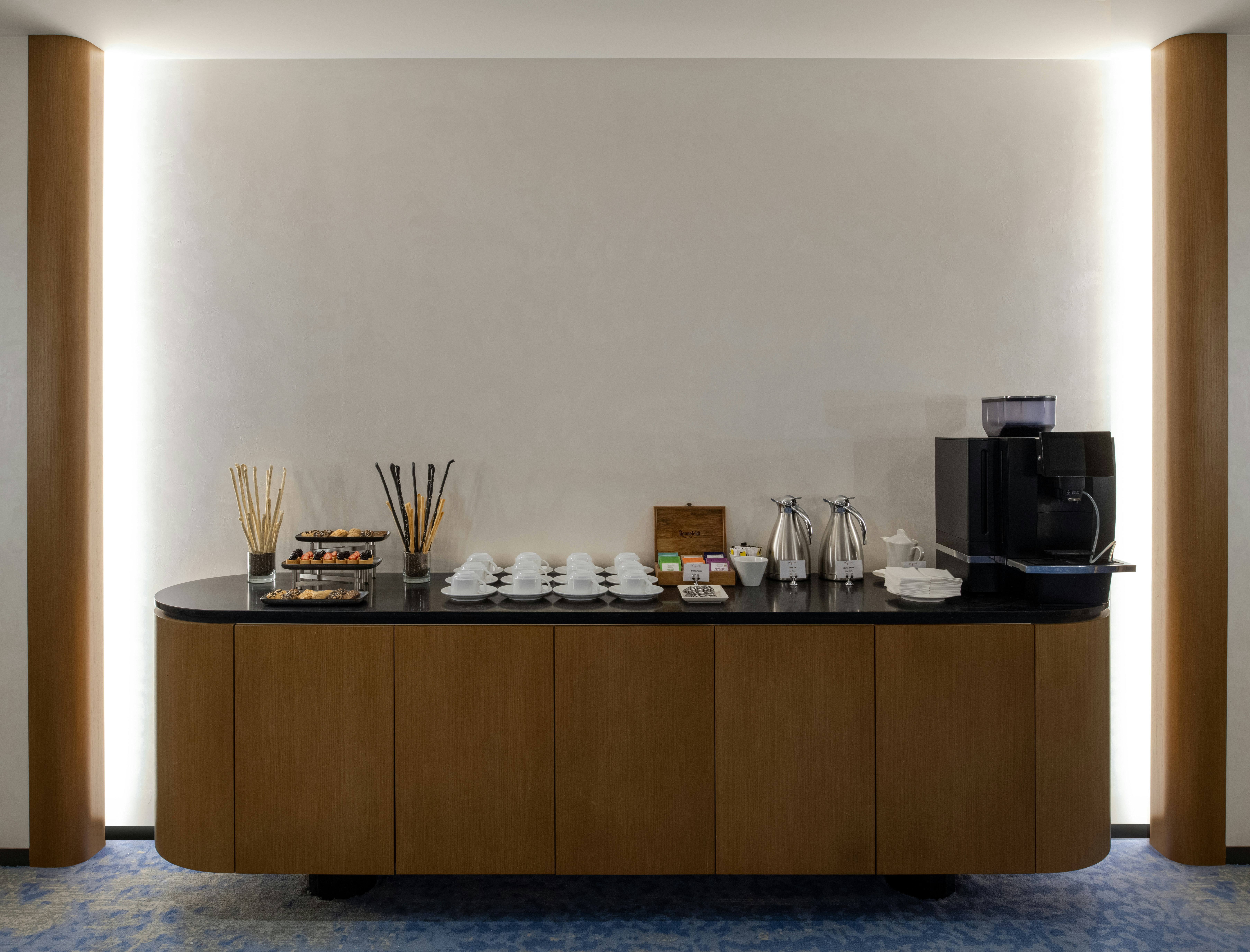 Altunizade Suites Istanbul, Curio Collection by Hilton 10/58