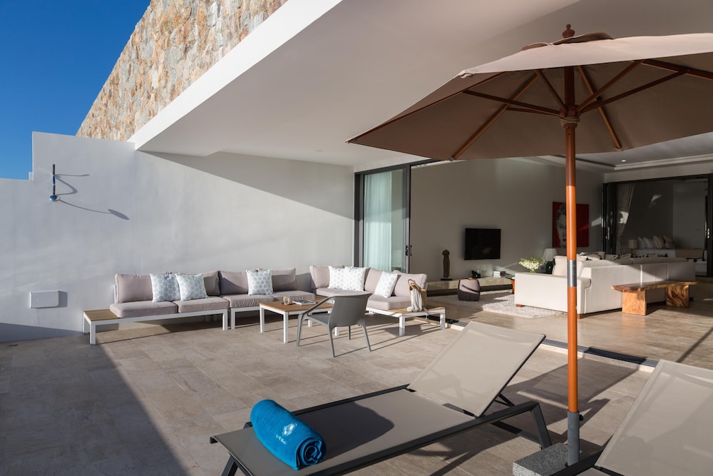 SKYE BEACH HOTEL 24/50