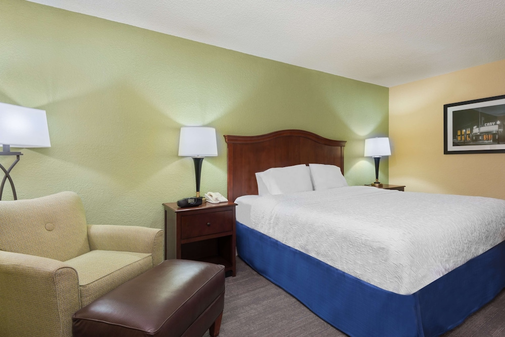 Hampton Inn Raleigh/Cary 18/45