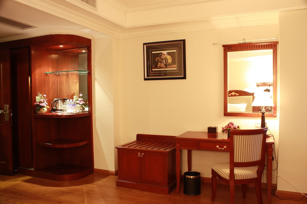 Lux Riverside Hotel & Apartment 83/99