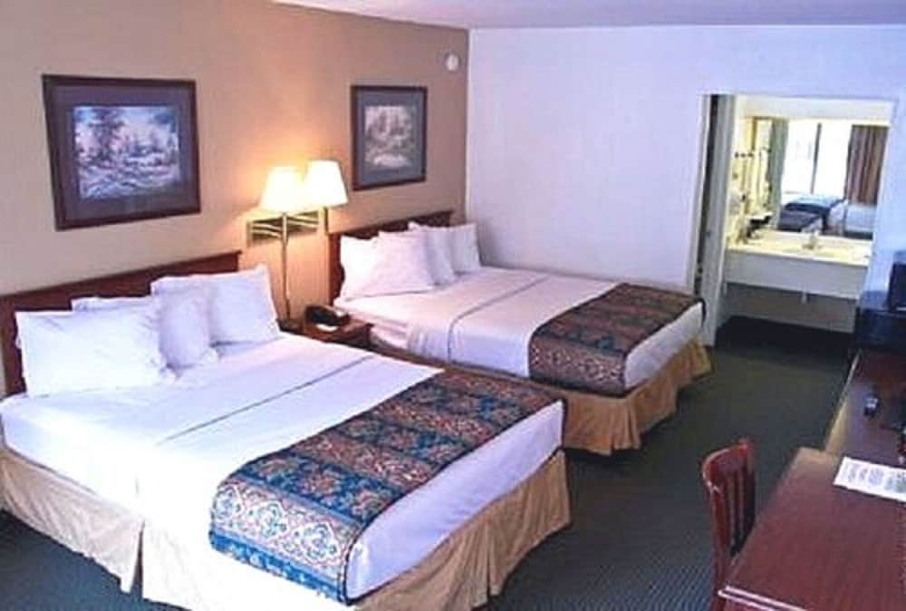 Carmel Inn Suites 18/47