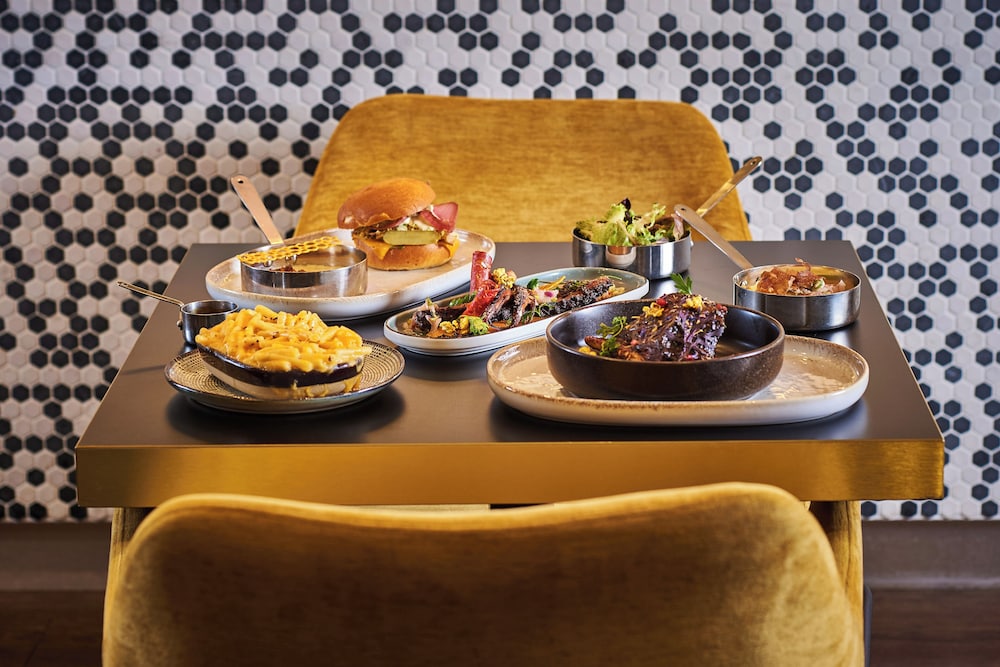 Gatsby Hotel and Restaurant By HappyCulture 34/50
