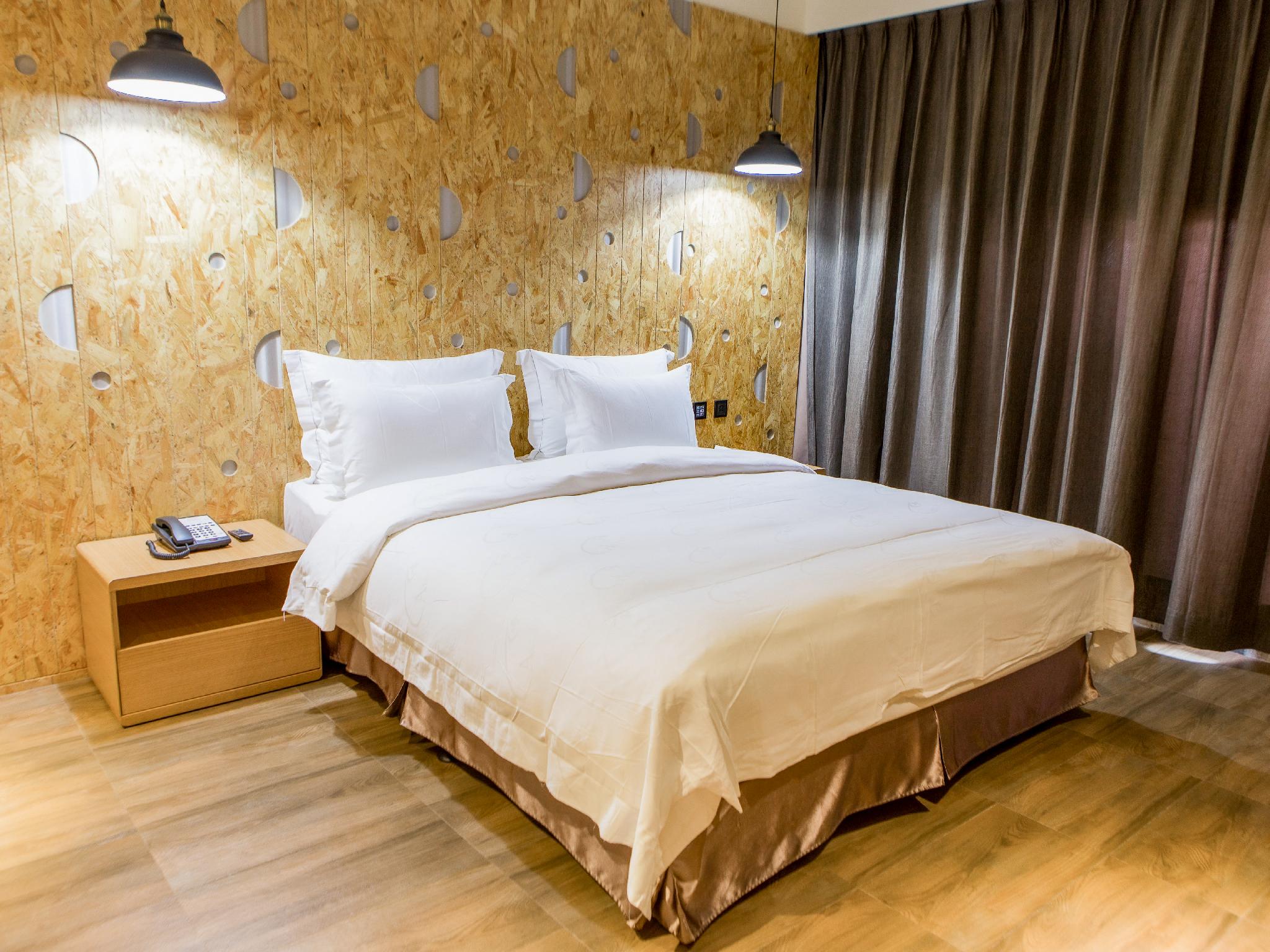Paragon, Suite