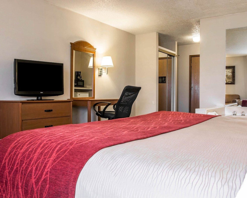 Baymont by Wyndham Flint Airport North 15/53