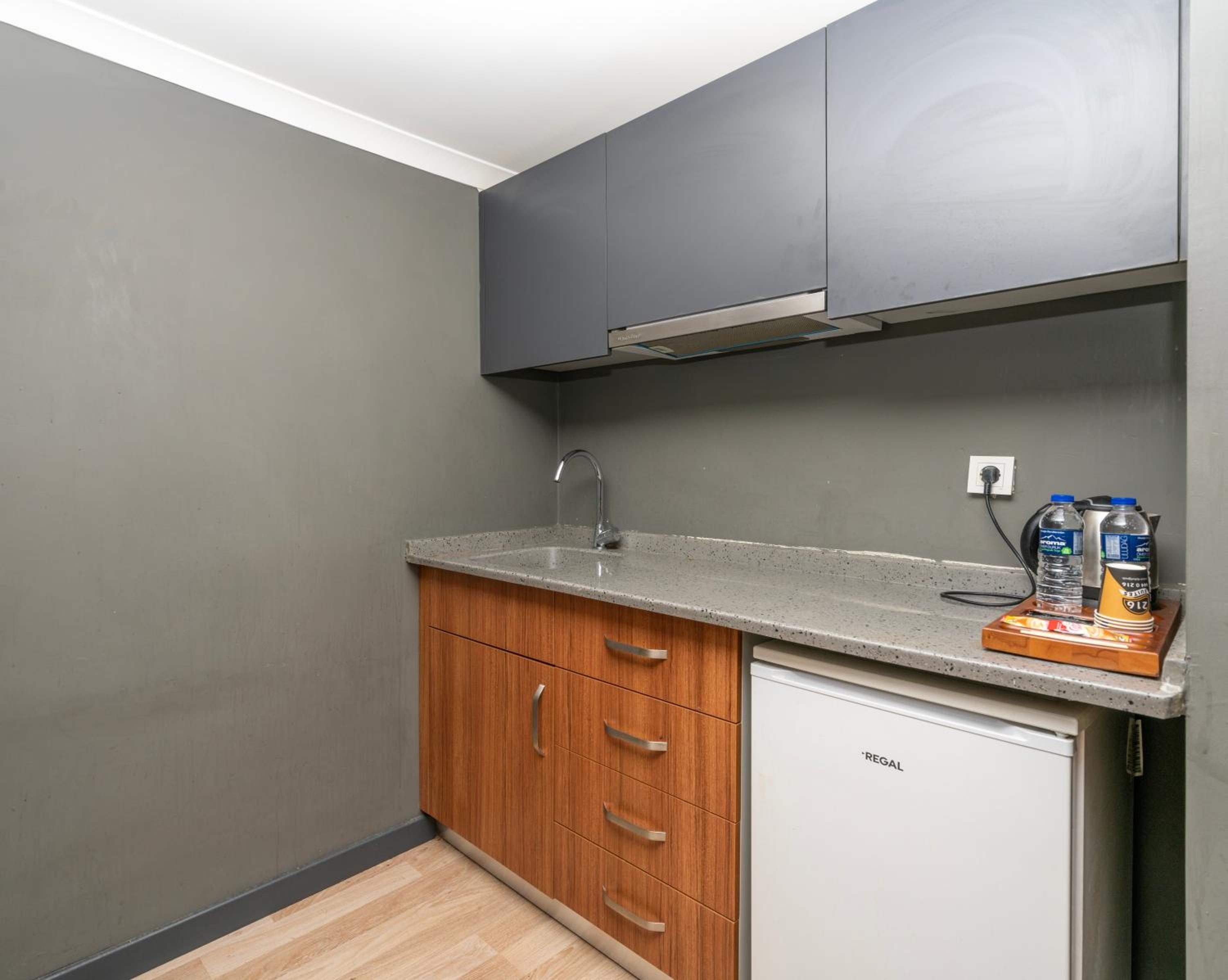 F&B Suite 19/19