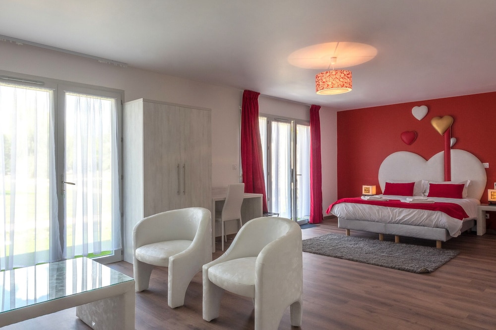 SUITE, HOT TUB