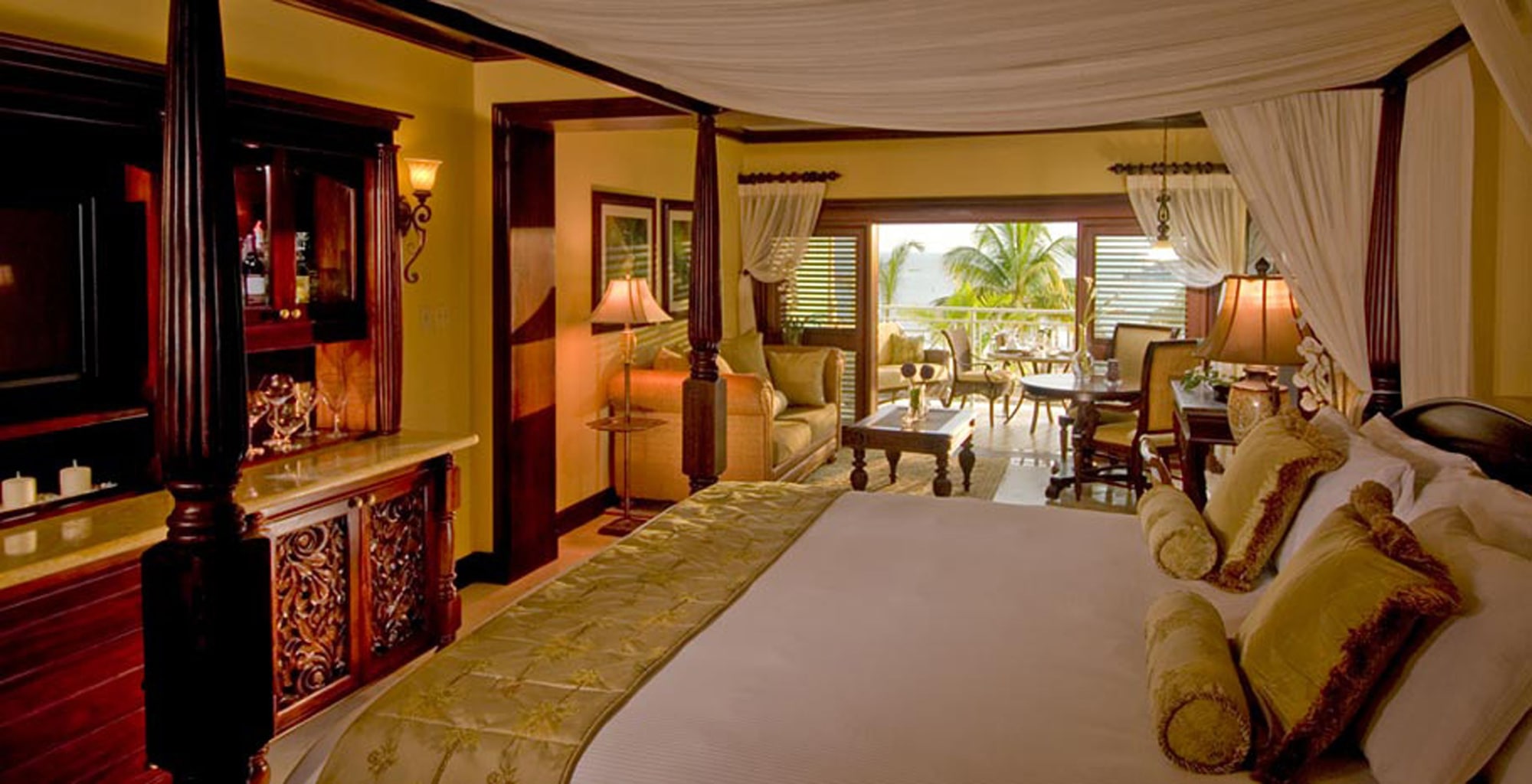 1 Bedroom, Penthouse, Suite, King Bed, Beach Front, Butler