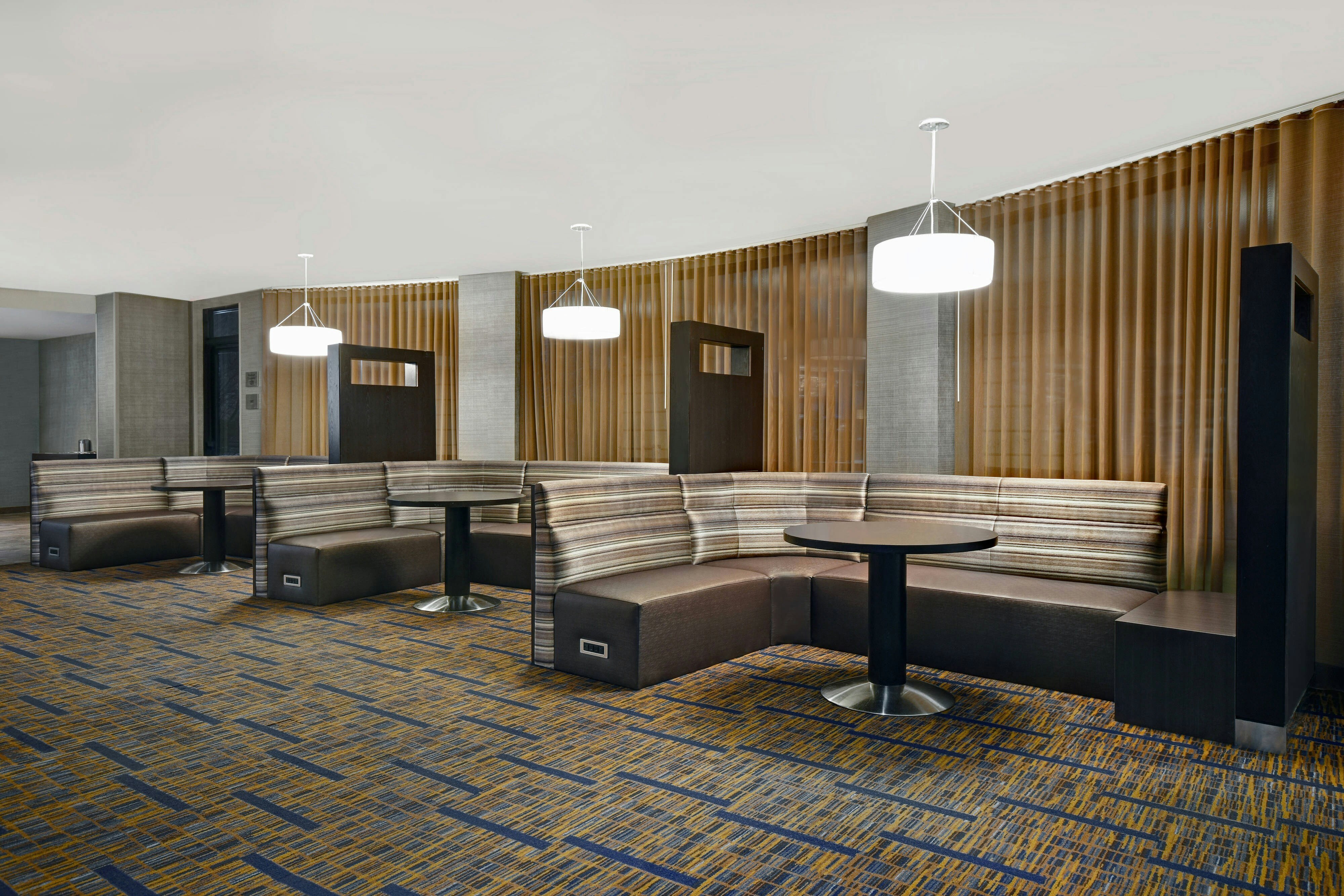 Courtyard By Marriott Republic Aprt Long Island Farmingdale 31/71