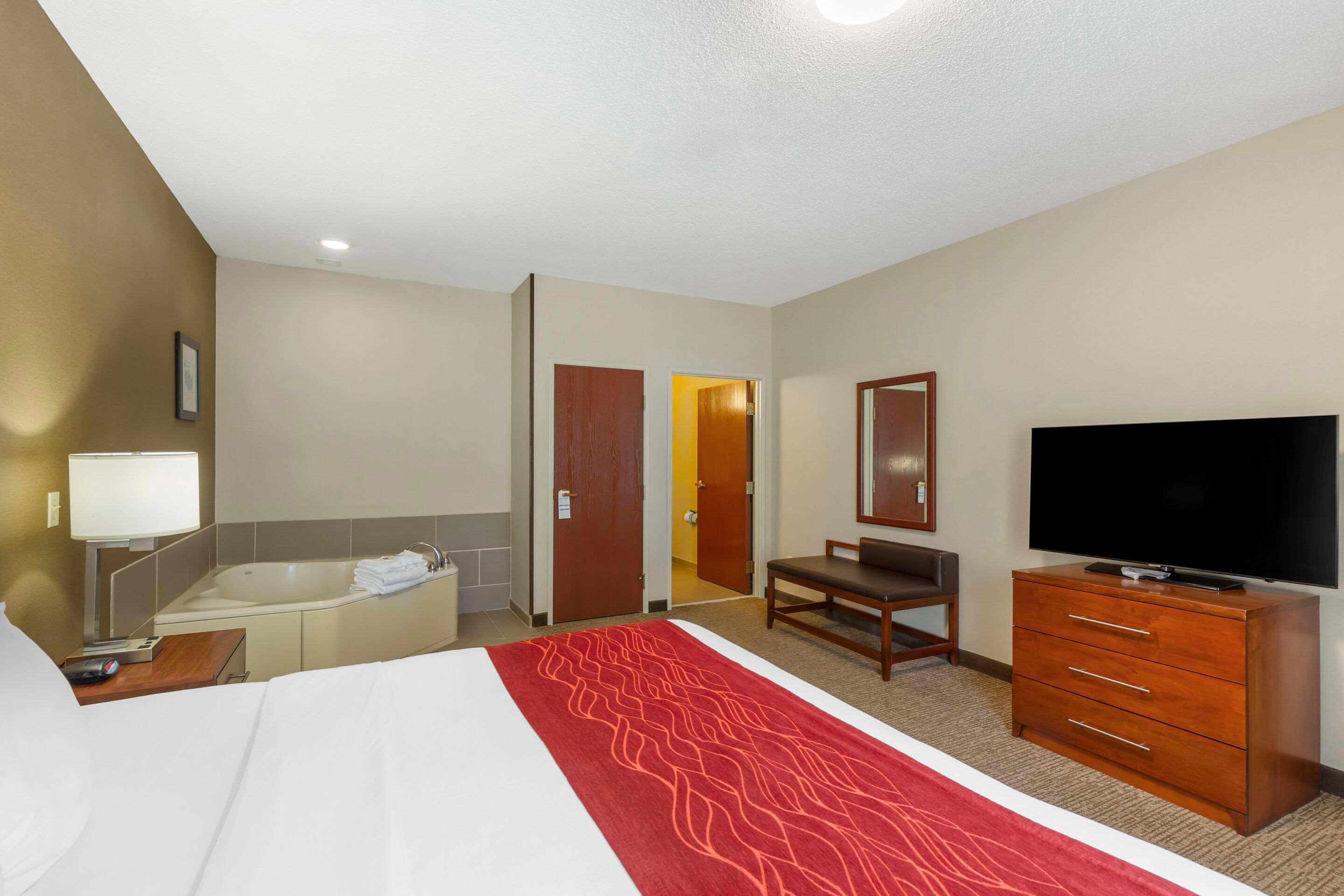 EFFICIENCY, BUSINESS, SUITE, KING BED