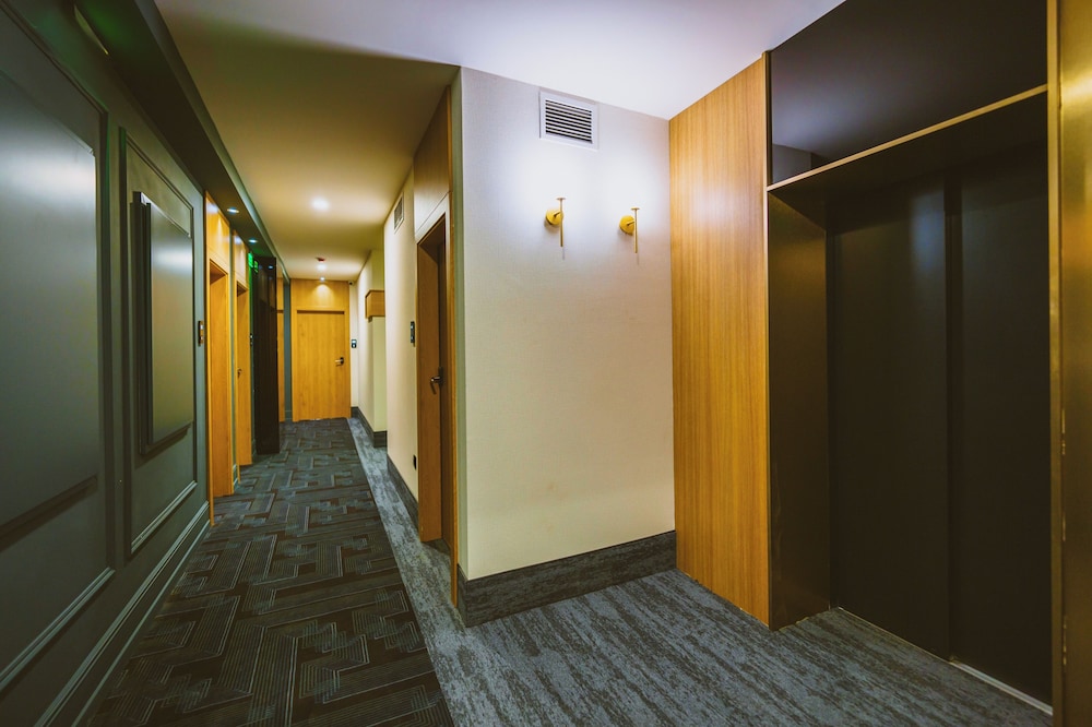 B1 Downtown Hotel 39/54