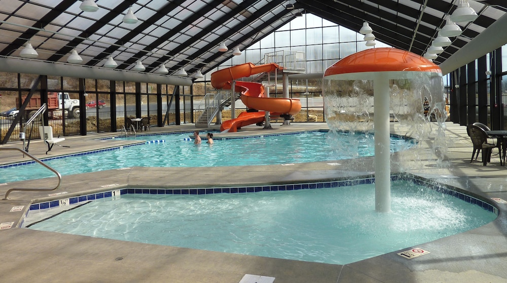 Grand Smokies Resort Lodge Pigeon Forge 20/36