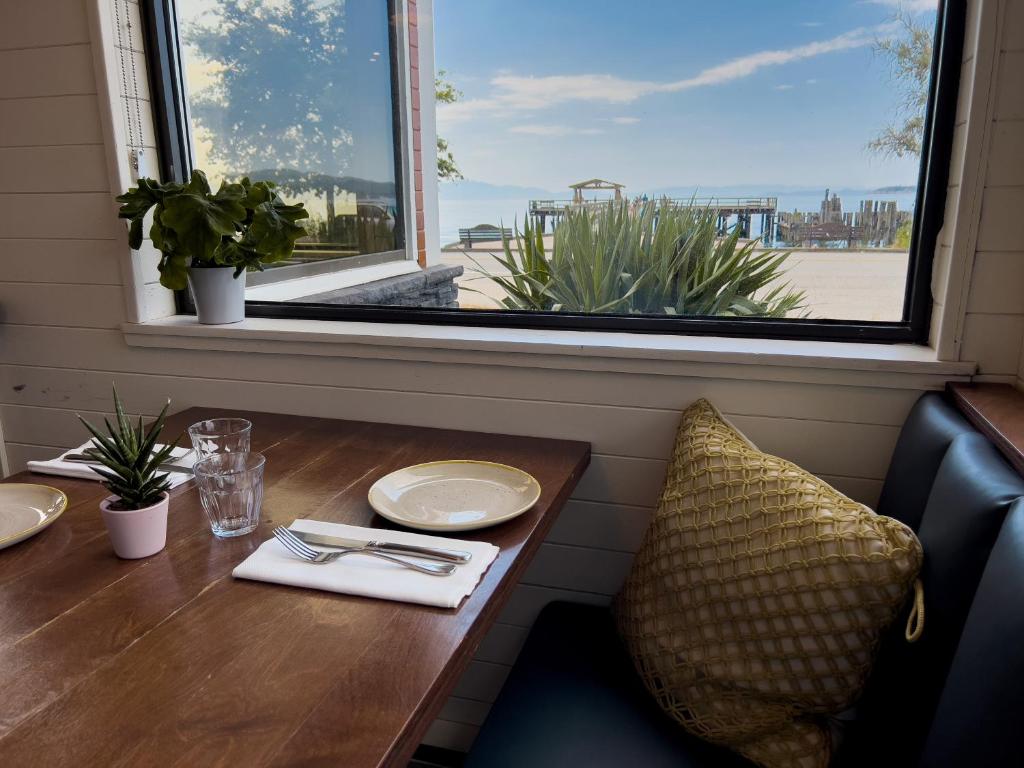 The Oceanside, A Coast Hotel 35/47