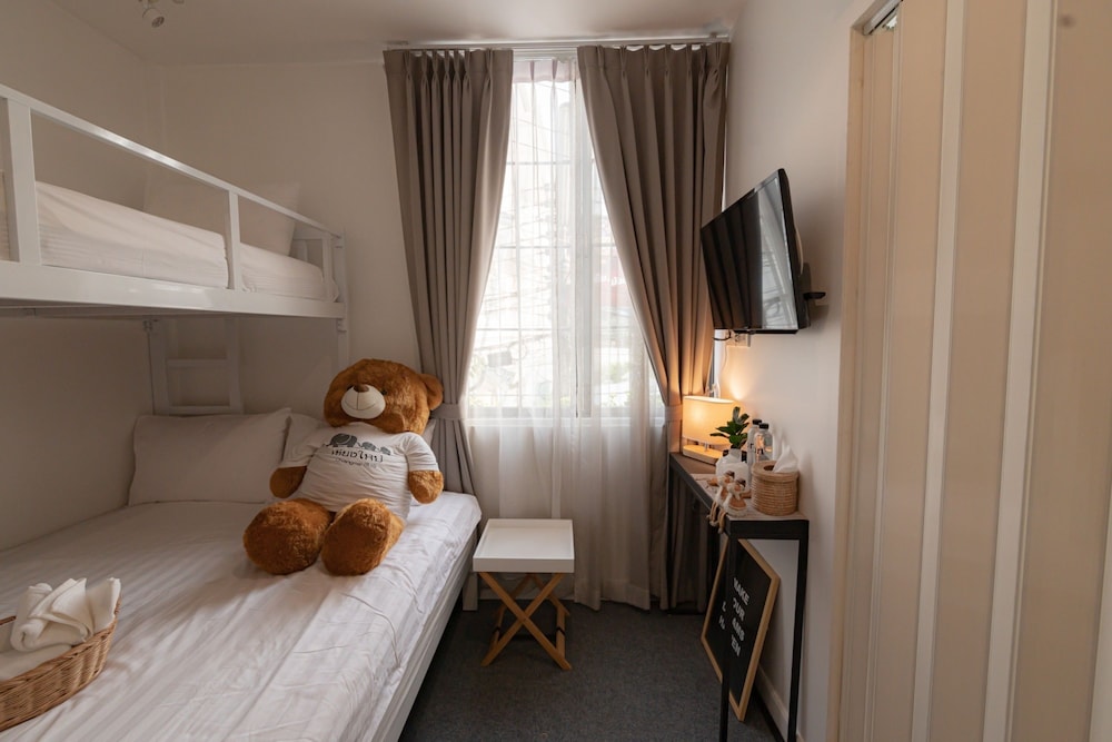Oon Poshtel 23/50
