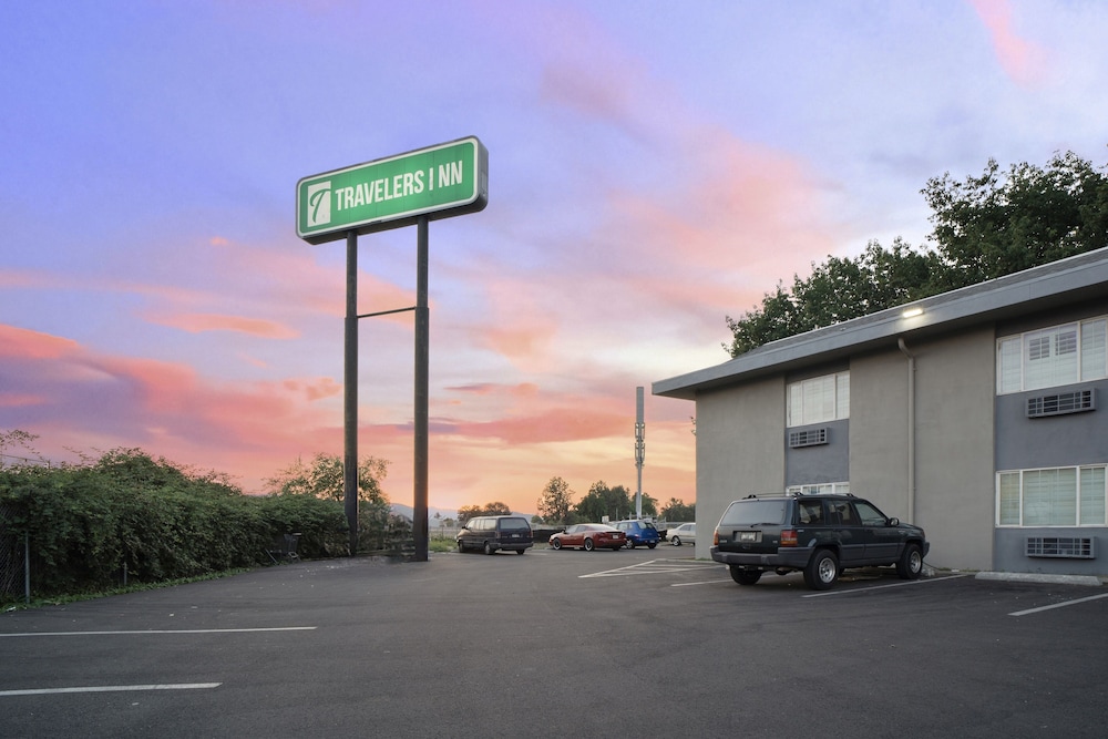Travelers Inn Medford 3/58