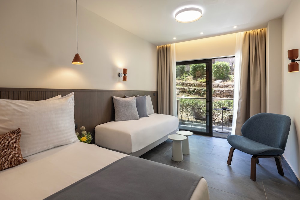 ROOM, TRIPLE, MOUNTAIN VIEW