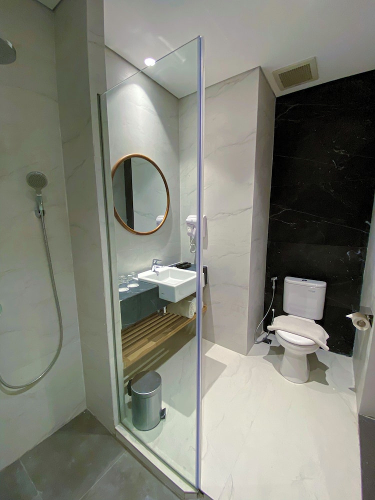 Nata Azana Hotel Ngawi 33/35