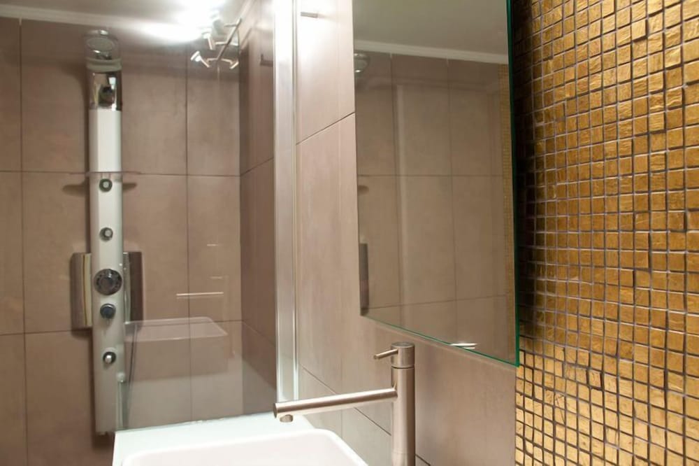 Thermes Luxury Villas by Mr. and Mrs. White 49/50