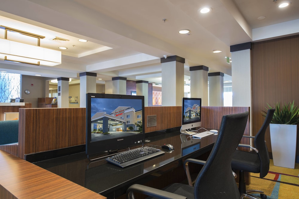Fairfield Inn And Suites By Marriott Greenwood 9/47