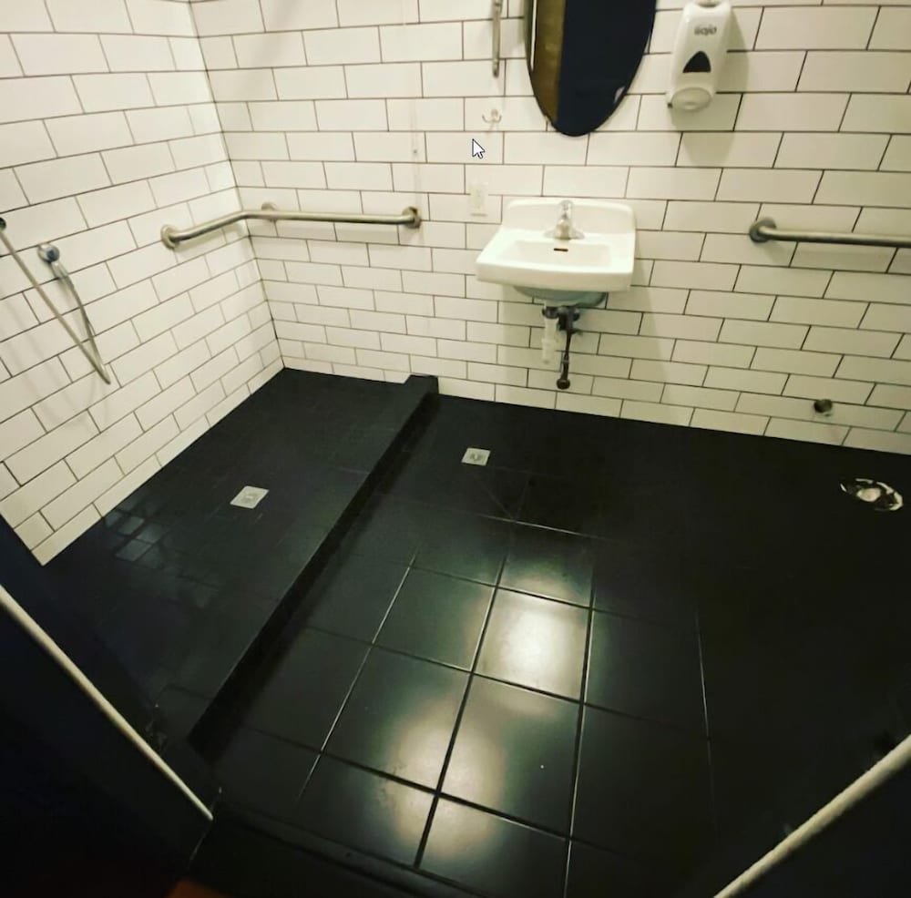 Hotel Hotel Hostel 13/18