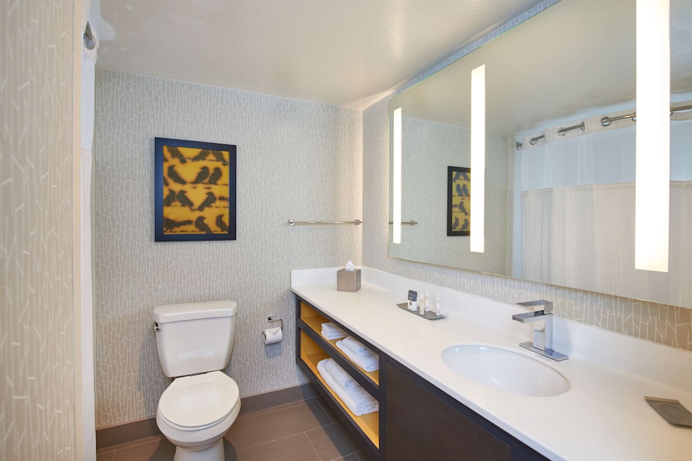 Doubletree By Hilton Fresno Convention Center 13/59