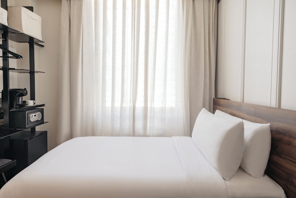 ROOM, SINGLE