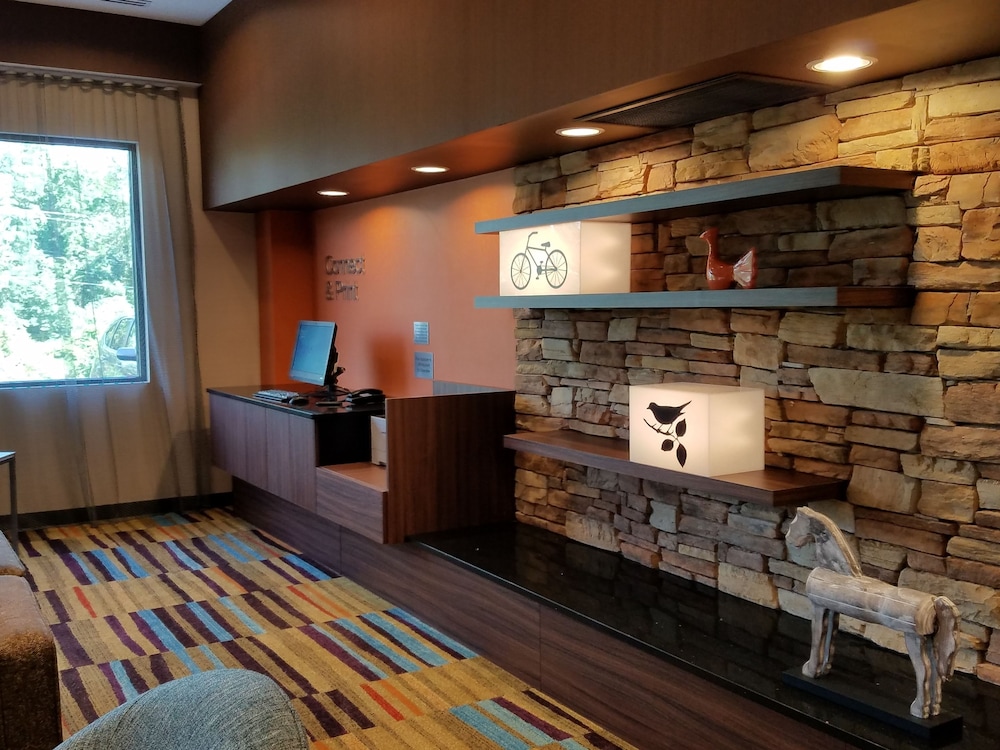 Fairfield Inn Suites Springfield Holyoke 6/35
