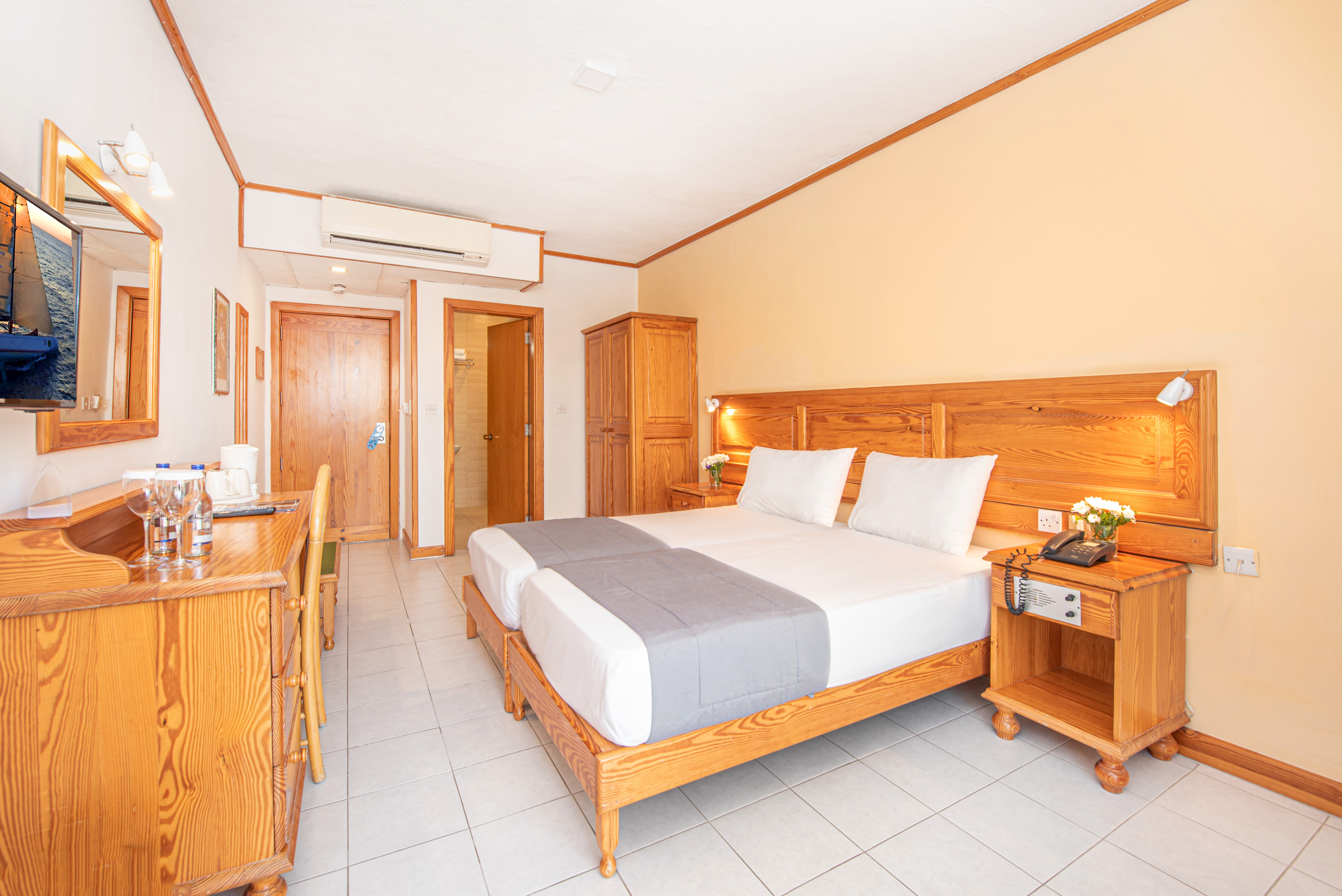 Room, Triple, Chapel View