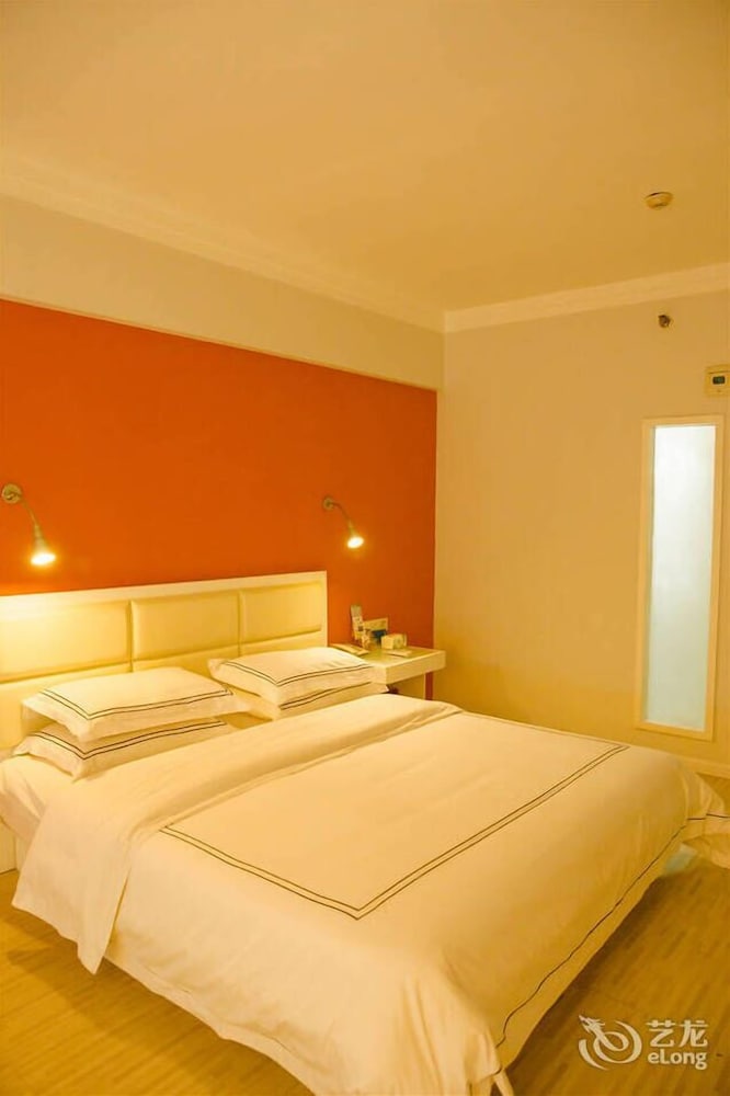 Days Inn by Wyndham Yueyang Train Station 16/56