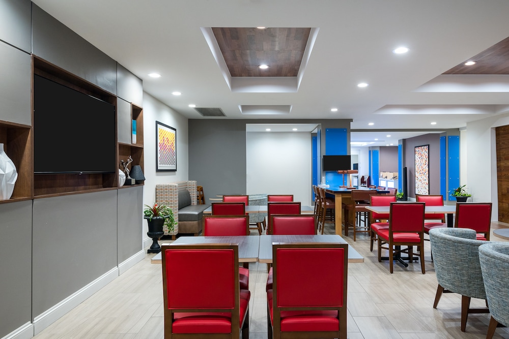Holiday Inn Express and Suites Florence I-95 and I-20 Civic Ctr, an IHG Hotel 57/70