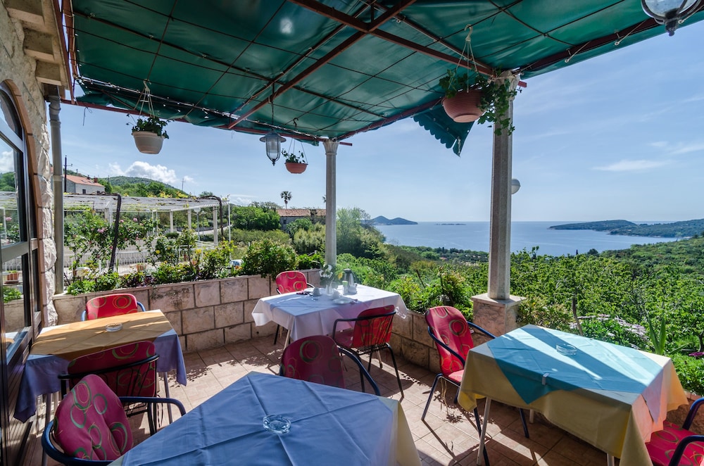 GUESTHOUSE MORETIC 22/40
