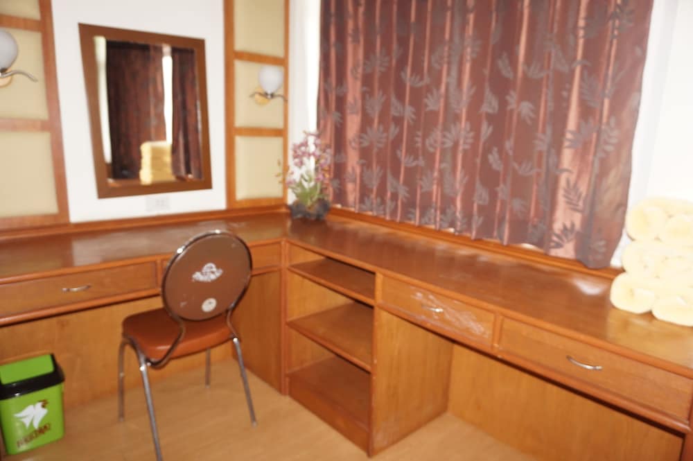Supak Hotel 9/37