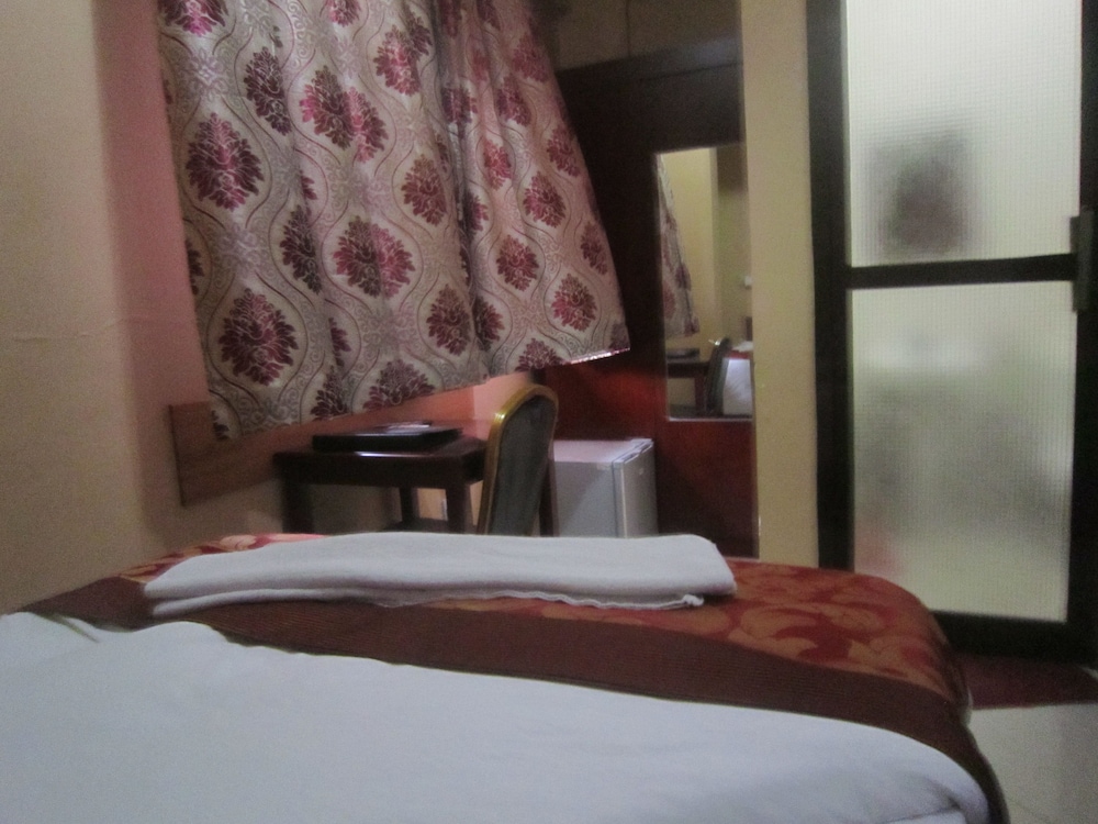 Butterfly Hoteltz 6/11