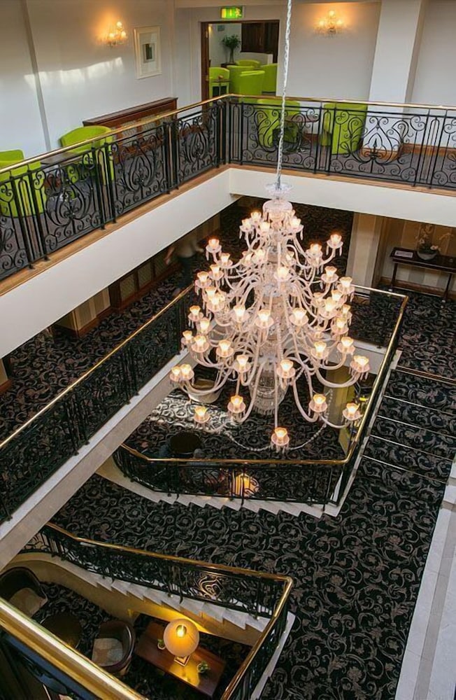 Ashdown Park Hotel 5/34