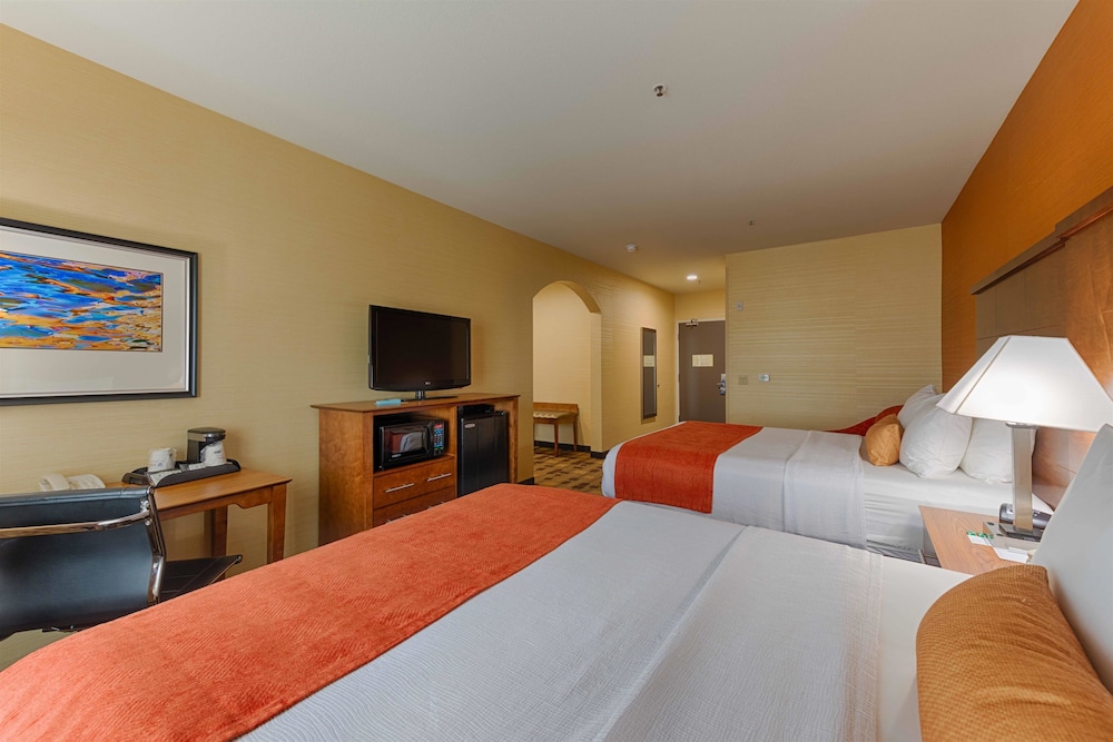 Best Western Plus Delta Inn & Suites 14/36